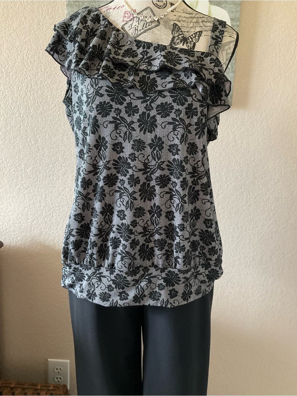 Carole Little Black and White Floral One-Shoulder Ruffle Top Size M